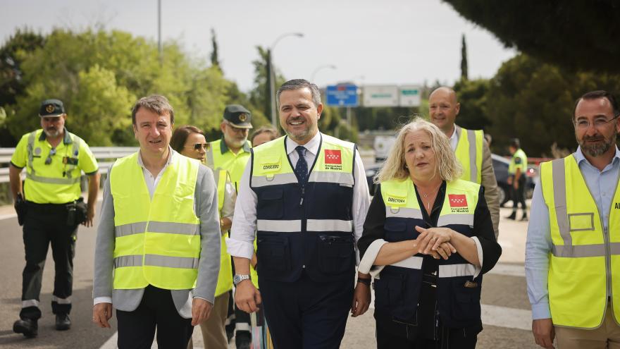 El consejero Jorge Rodrigo durante su visita a las obras del tercer carril en la carretera M 607