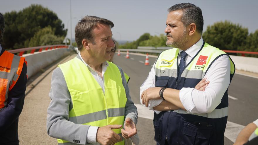 El consejero Jorge Rodrigo durante su visita a las obras del tercer carril en la carretera M 607