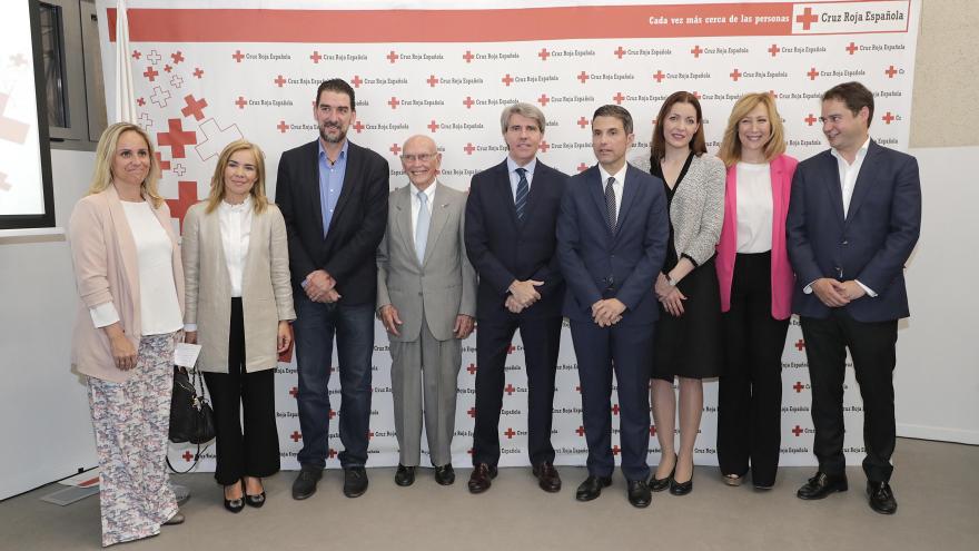 Garrido durante su visita a la Cruz Roja