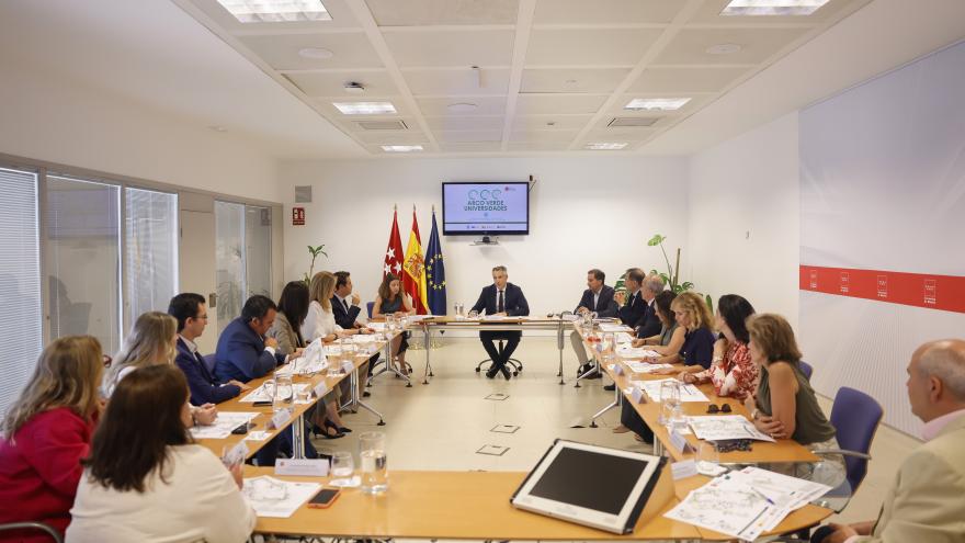 Novillo presenta el proyecto Arco Verde Universidades El consejero Carlos Novillo durante la presentación del proyecto Arco Verde Universidades