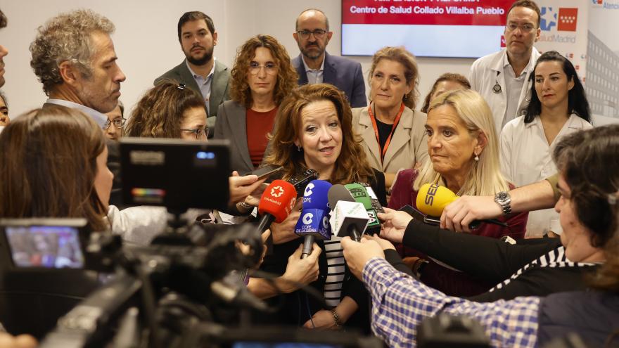 Matute visita el Centro de Salud Collado Villalba Pueblo La consejera Fátima Matute durante su visita al Centro de Salud Collado Villalba Pueblo