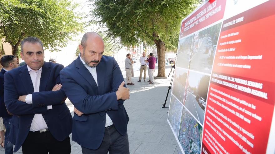 El presidente en funciones de la Comunidad ha visitado las obras de mejora y asfaltado recién concluidas en San Fernando de Henares 