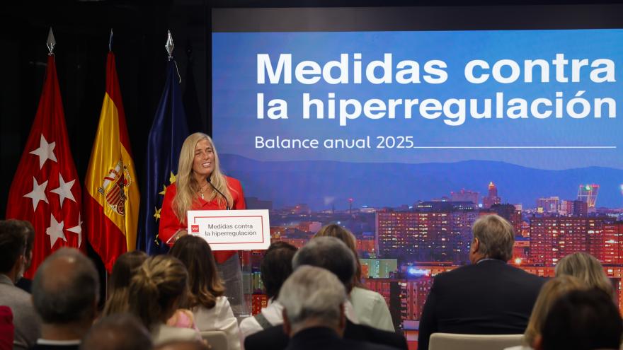 Albert presenta el Informe anual de lucha contra la hiperregulación La consejera Rocío Albert durante la presentación del Informe anual de lucha contra la hiperregulación