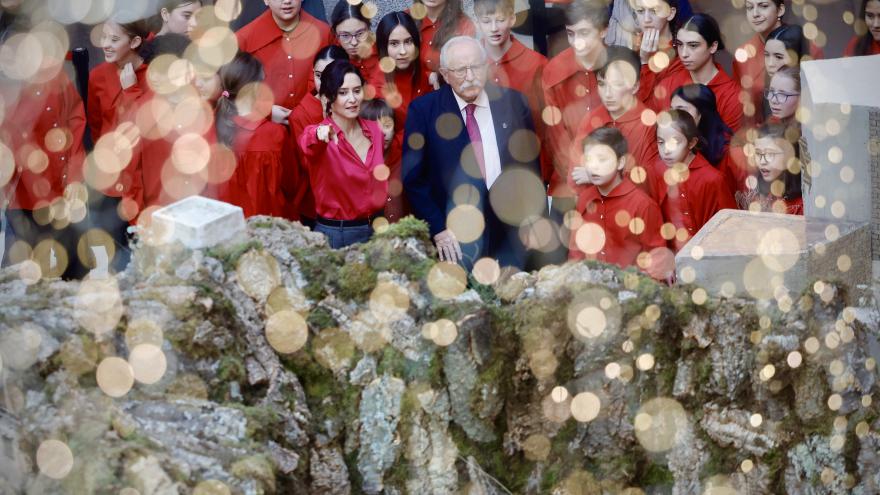 Díaz Ayuso asiste a la inauguración del ciclo de Villancicos en Sol La presidenta Isabel Díaz Ayuso durante la inauguración del ciclo de Villancicos en Sol