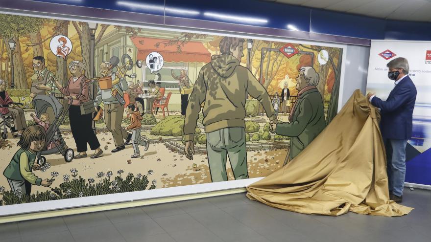 Homenaje a los mayores con un mural de Paco Roca en la estación de Metro de Plaza de Castilla