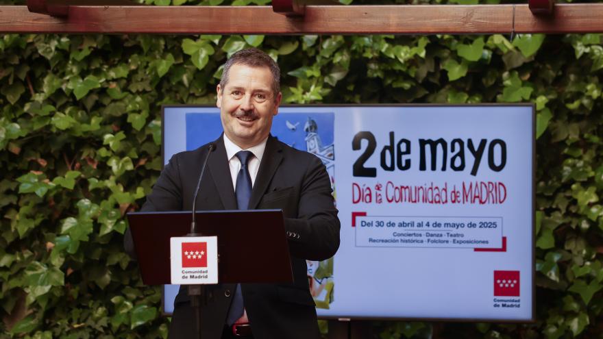 El consejero Mariano de Paco Serrano durante la presentación de las Fiestas del 2 de Mayo
