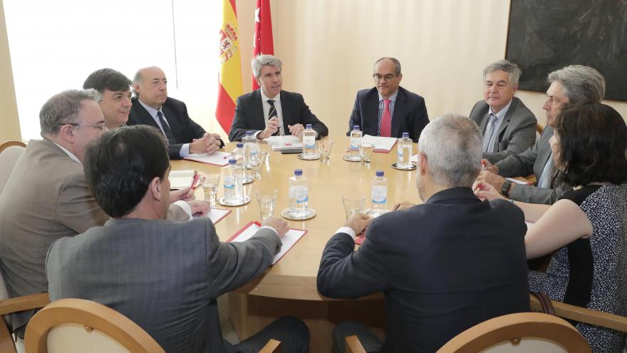 El presidente regional ha mantenido su primera reunión con los máximos responsables de las 6 universidades públicas madrileñas