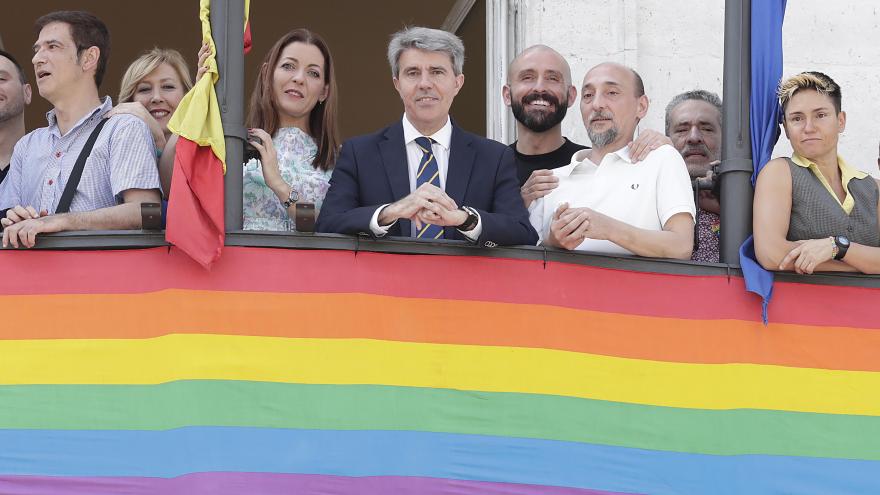 El presidente regional se reúne con representantes de asociaciones LGTBI en vísperas de Madrid Orgullo 2018