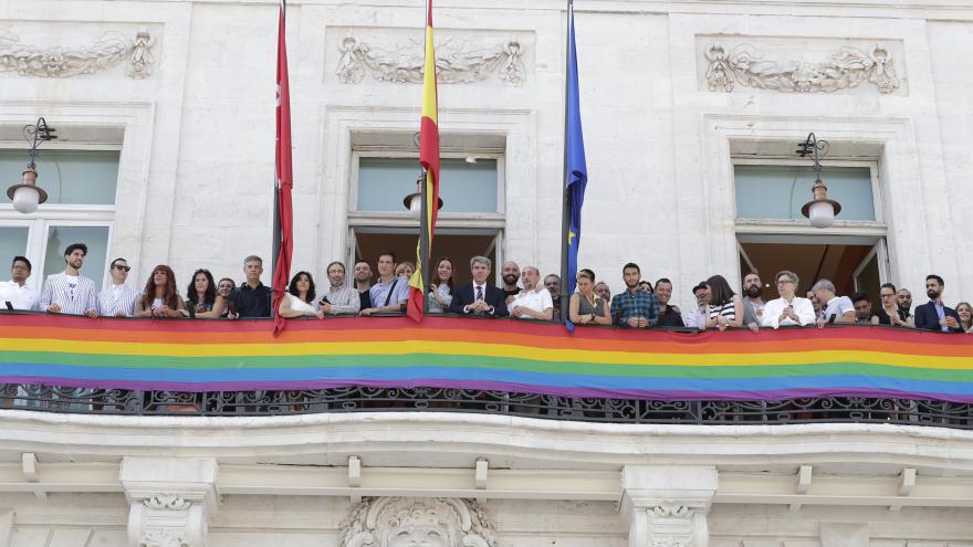 El presidente regional se reúne con representantes de asociaciones LGTBI en vísperas de Madrid Orgullo 2018º