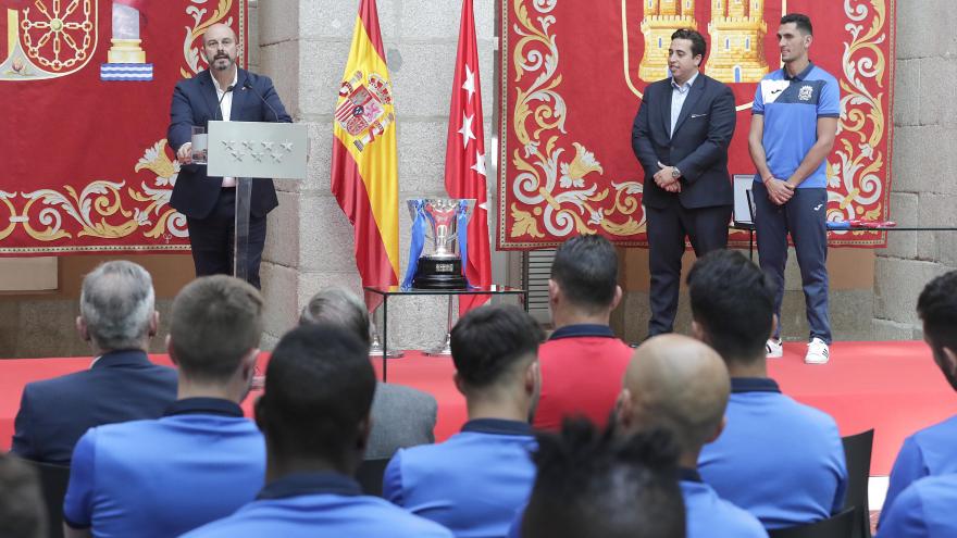 La Comunidad de Madrid homenajea al Fuenlabrada tras su ascenso a la Segunda División del fútbol español