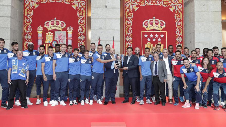 La Comunidad de Madrid homenajea al Fuenlabrada tras su ascenso a la Segunda División del fútbol español