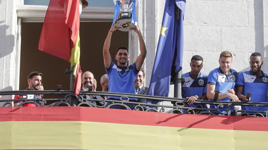 La Comunidad de Madrid homenajea al Fuenlabrada tras su ascenso a la Segunda División del fútbol español