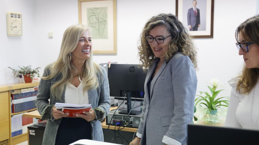 Albert registra en la Asamblea regional el proyecto de Ley de los Presupuestos Generales para 2026 La consejera Rocío Albert durante el registro en la Asamblea regional
