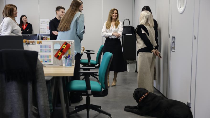 Dávila visita las instalaciones del primer Servicio regional de Inserción Sociolaboral para personas con trastorno del espectro del autismo La consejera Ana Dávila durante la visita