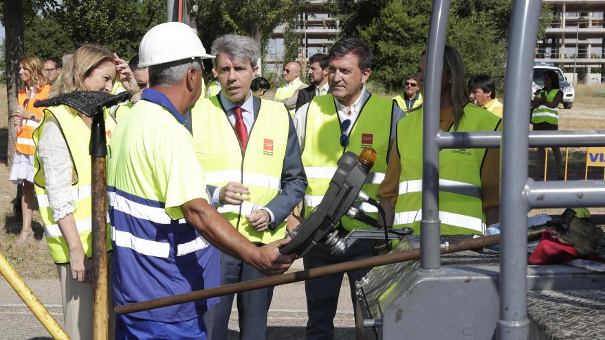 Ángel Garrido durante la visita