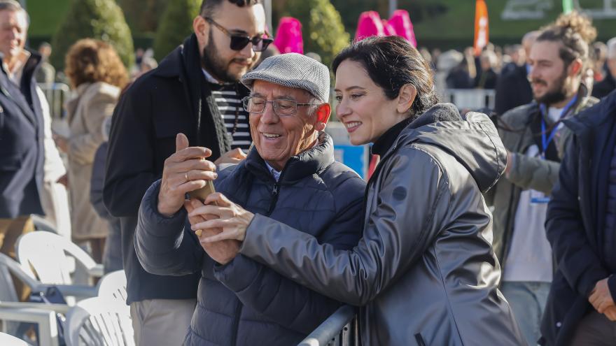 La presidenta Isabel Díaz Ayuso durante la misa solemne