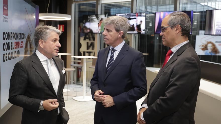 El presidente regional ha firmado un convenio con la empresa Accenture para el desarrollo de nuevas competencias digitales en FP