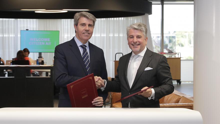 El presidente regional ha firmado un convenio con la empresa Accenture para el desarrollo de nuevas competencias digitales en FP