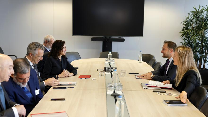 La presidenta Isabel Díaz Ayuso durante la reunión