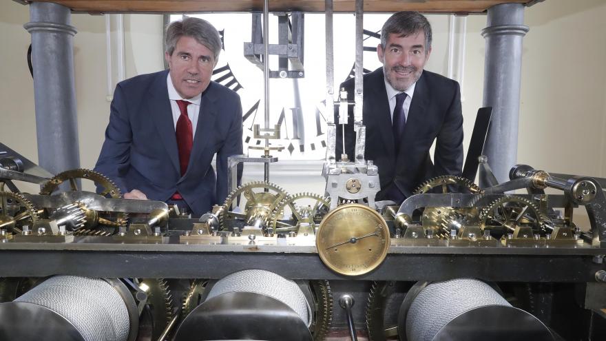 El presidente de la Comunidad de Madrid se ha reunido hoy con su homólogo canario, Fernando Clavijo 