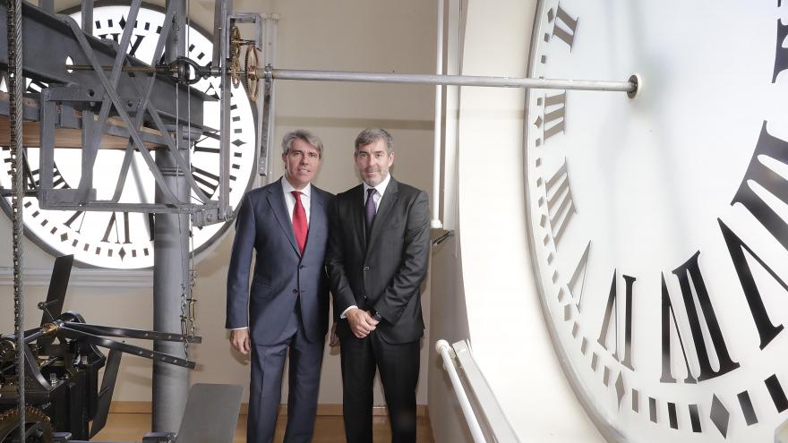 (De izquierda a derecha): El presidente de la Comunidad de Madrid, Ángel Garrido; el presidente del Gobierno de Canarias, Fernando Clavijo.