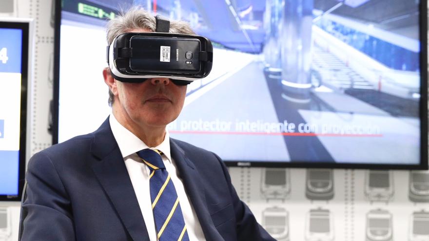 Garrido visita el Centro Tecnológico de la Estación 4.0 donde se prueban los sistemas de las estaciones de Metro de Madrid para las próximas décadas