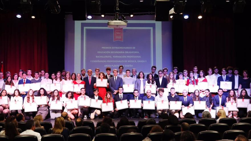 Angel Garrido asiste a la entrega de los Premios Extraordinarios de ESO, Bachillerato, FP y Enseñanzas Artísticas Profesionales de la Comunidad 