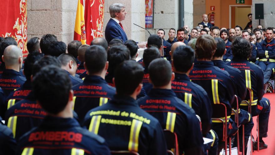 Garrido recibe a 113 nuevos bomberos, la promoción más amplia de los últimos 15 años