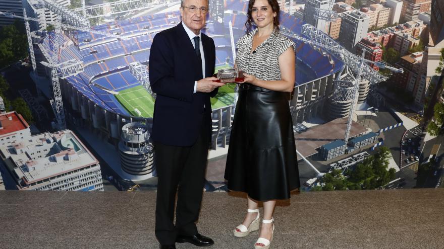 Díaz Ayuso en el estadio Santiago Bernabéu