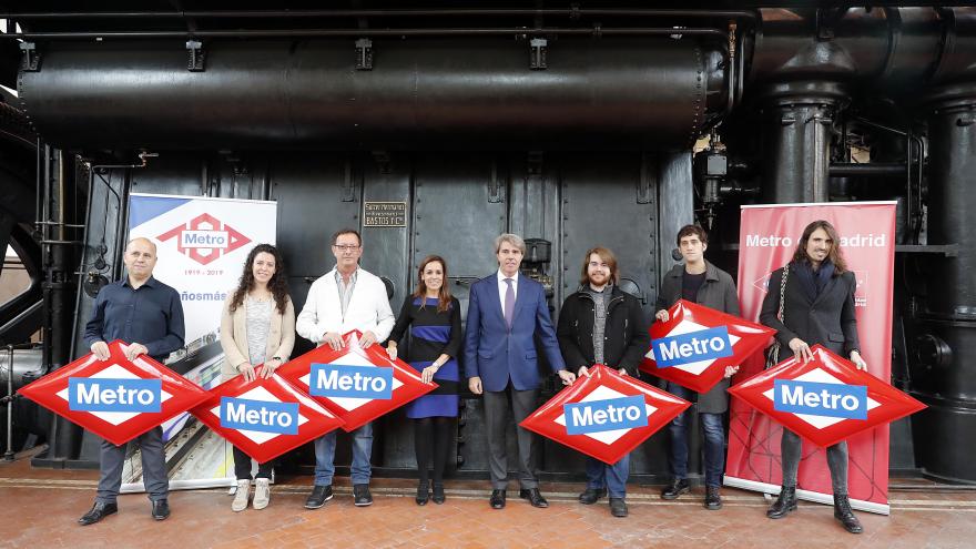 Ángel Garrido durante la entrega de los premios del concurso ‘El juego del Centenario”