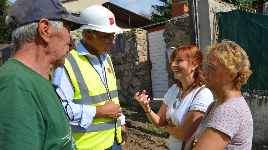El consejero Carlos Izquierdo visita el municipio de Cercedilla El consejero recorriendo el municipio