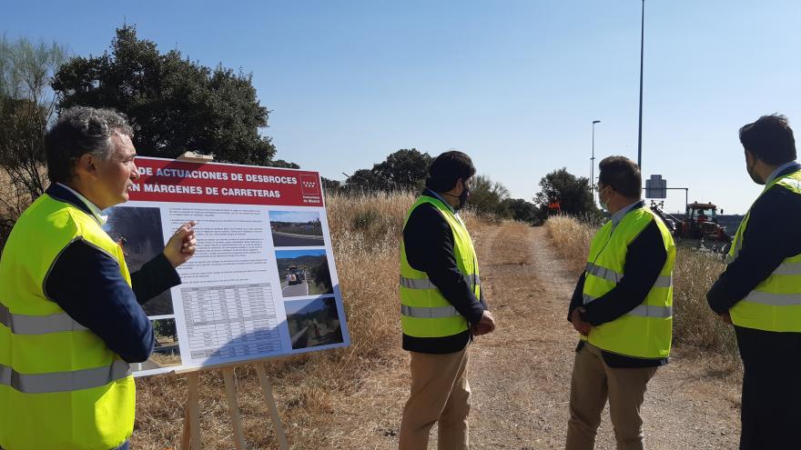 David Pérez durante su visita a la M-501 a su paso por Villaviciosa de Odón