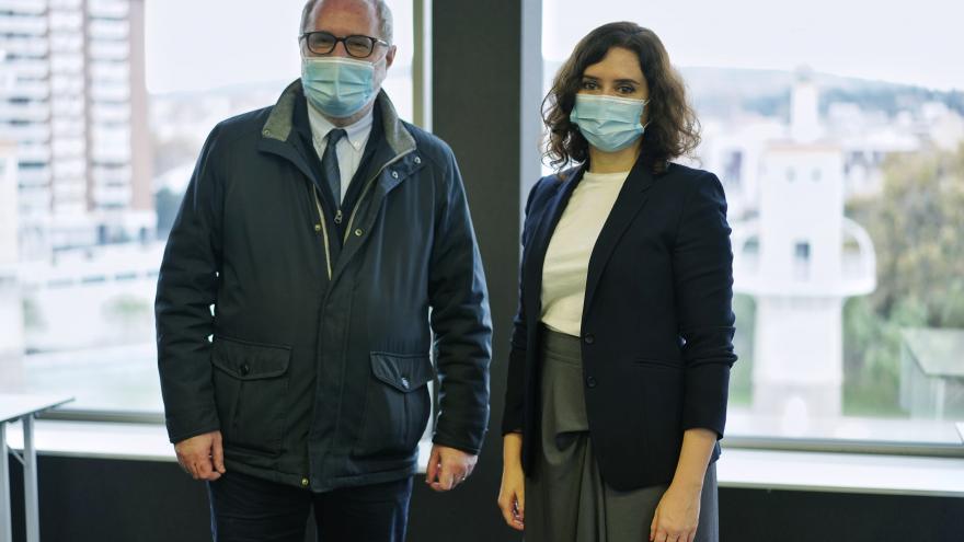 Díaz Ayuso junto a Societat Civil Catalana