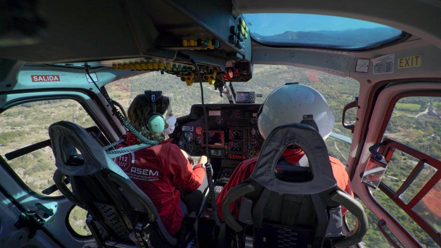 La presidenta en helicóptero sobrevolando la zona