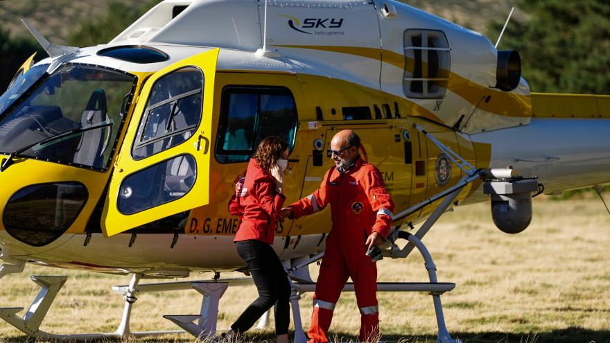 La presidenta bajando de un helicóptero