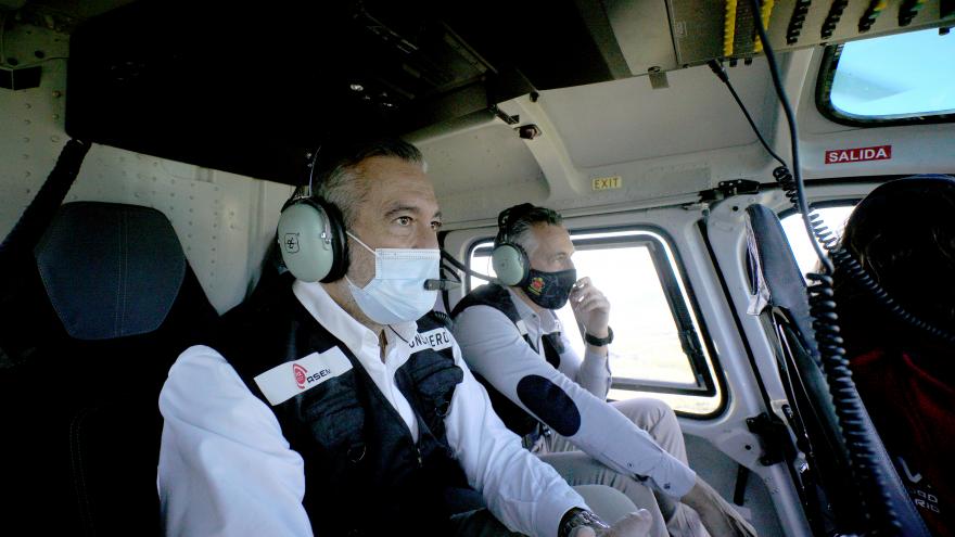El consejero y viceconsejero en el helicóptero