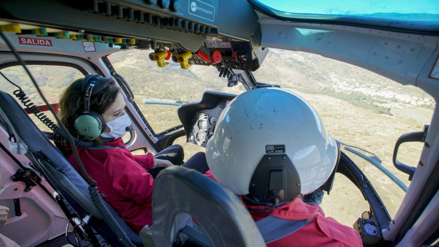 La presidenta en helicóptero sobrevolando la zona