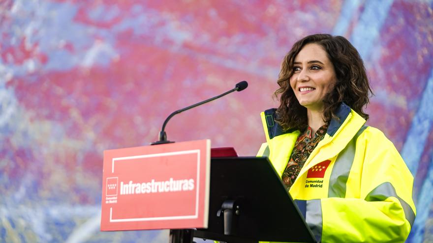 La presidenta interviniendo en el atril