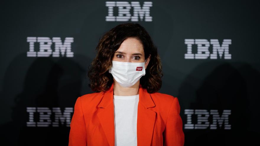 Díaz Ayuso anuncia la creación de cuatro cluster tecnológicos en el primer semestre del 2022 Primer plano de la presidenta en el photocall de IBM