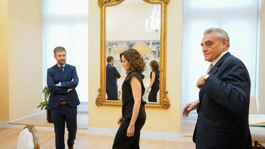 La presidenta Isabel Díaz Ayuso ha recibido a Buccino Grimaldi, embajador de Italia en España La presidenta junto al embajador