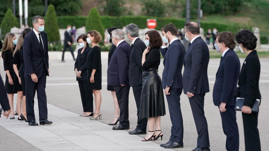 Isabel Díaz Ayuso  junto a SSMM los Reyes 