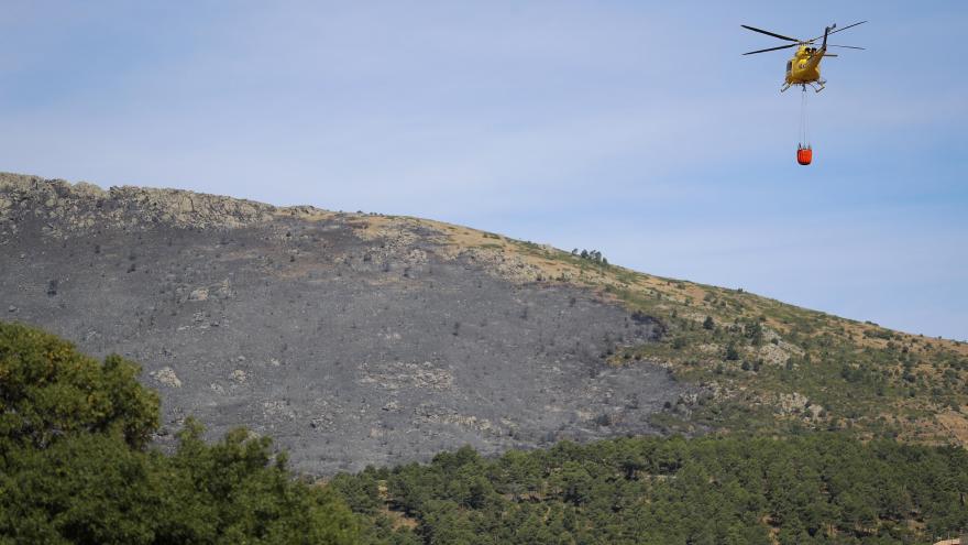 Helicóptero sobrevolando la zona