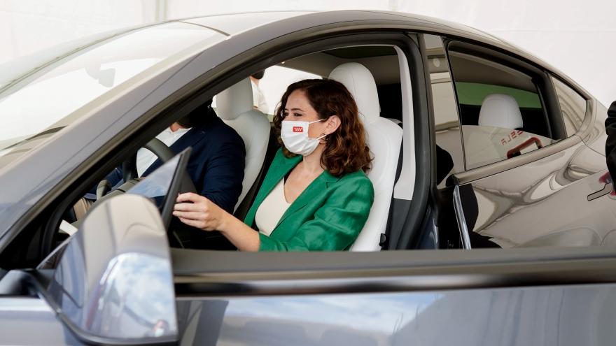 La presidenta la volante de un coche 