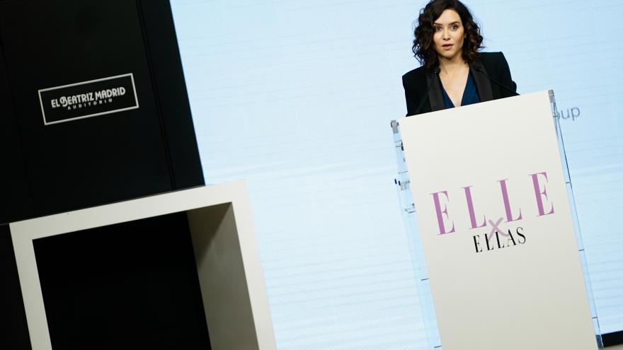 La presidenta en el escenario interviniendo