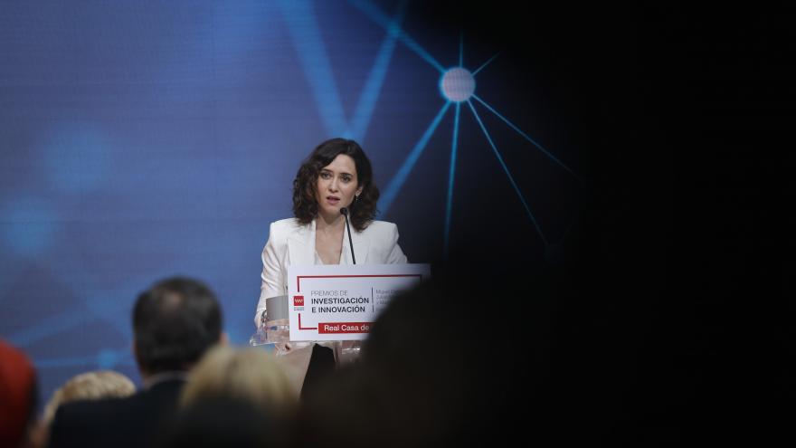 La presidenta interviniendo en el atril
