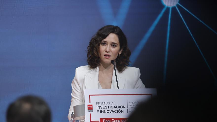 La presidenta interviniendo en el atril