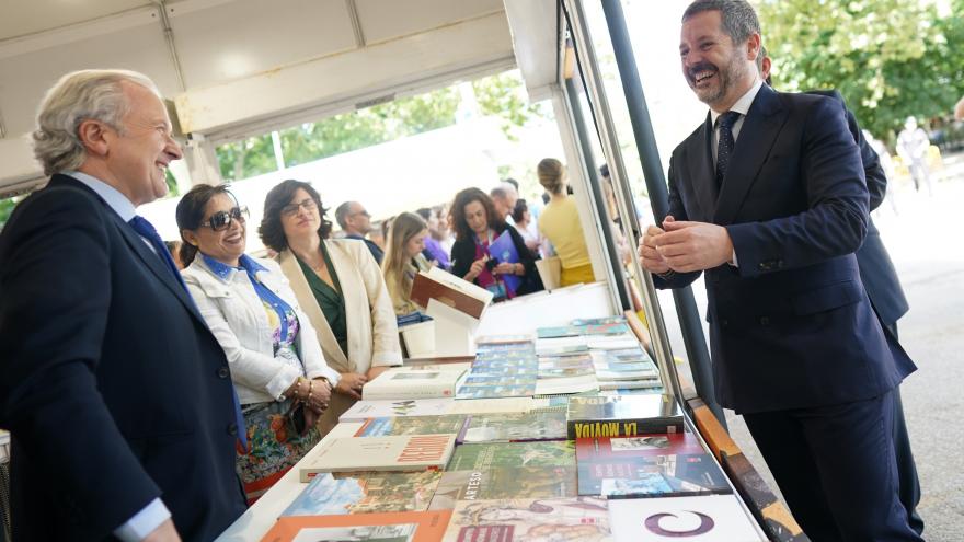 El consejero Mariano De Paco Serrano en la Feria del Libro de Madrid