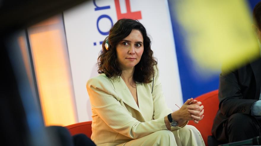 La presidenta Isabel Díaz Ayuso durante la Bienal de Arquitectura y Paisaje de Île-de-France