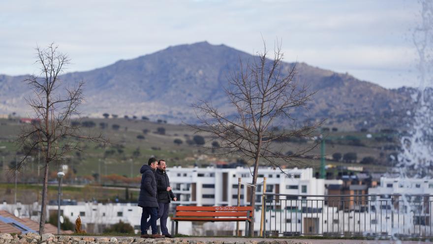 El consejero Miguel Ángel García Martín durante su visita en Colmenar Viejo al Parque de los Héroes