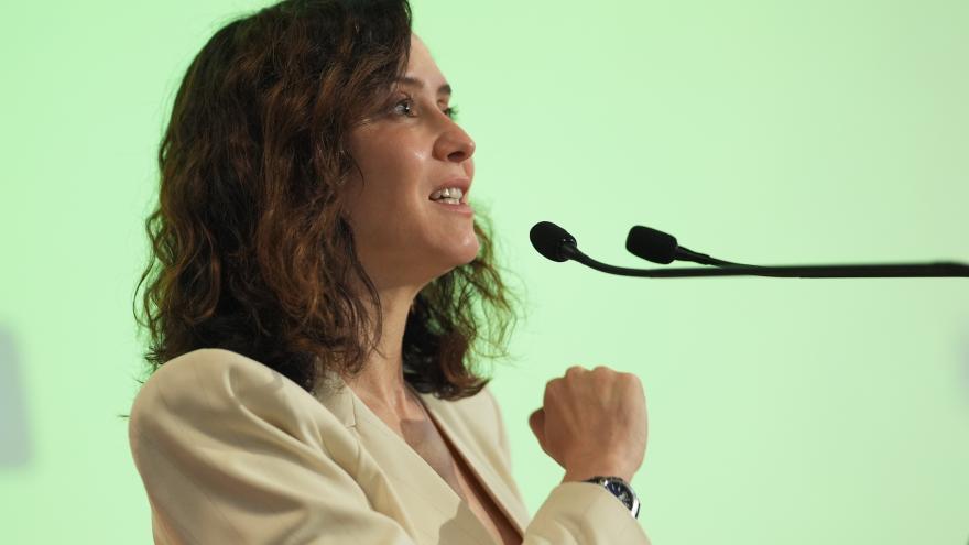 La presidenta Isabel Díaz Ayuso durante la Bienal de Arquitectura y Paisaje de Île-de-France